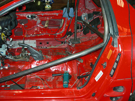 side support of roll cage in the 3000gt
